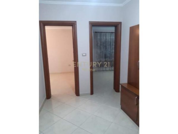 Tirane, jepet me qera apartament 1+1 Kati 2, 50 m² 270 Euro (Rruga Arkitekt Sinani)