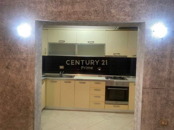 Tirane, jepet me qera apartament 1+1 Kati 2, 50 m² 270 Euro (Rruga Arkitekt Sinani)