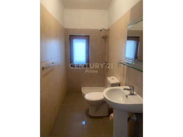 Tirane, jepet me qera apartament 1+1 Kati 2, 50 m² 270 Euro (Rruga Arkitekt Sinani)