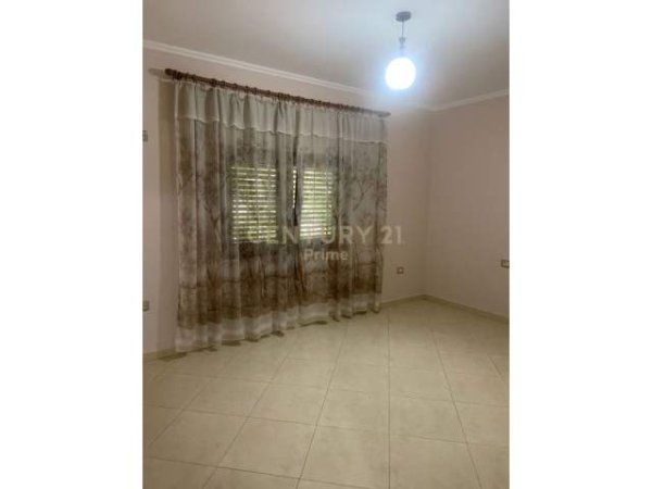 Tirane, jepet me qera apartament 1+1 Kati 2, 50 m² 270 Euro (Rruga Arkitekt Sinani)