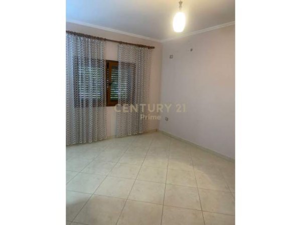 Tirane, jepet me qera apartament 1+1 Kati 2, 50 m² 270 Euro (Rruga Arkitekt Sinani)