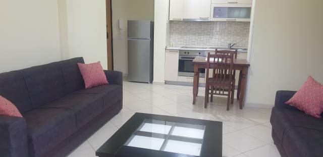 Vlore, jap me qera apartament ne plazh Kati 8, 75 m² 3.000 Leke (Shyqyri Alimerko)