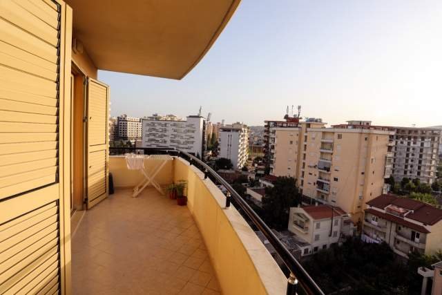 Vlore, jap me qera apartament ne plazh Kati 8, 75 m² 3.000 Leke (Shyqyri Alimerko)