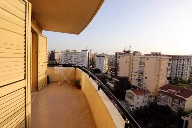 Vlore, jap me qera apartament ne plazh Kati 8, 75 m² 3.000 Leke (Shyqyri Alimerko)
