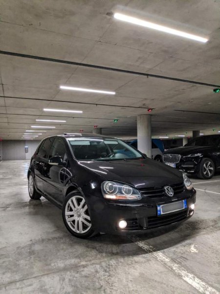 Tirane, shes makine Volkswagen Golf 5 Viti 2006, 5.500 Euro