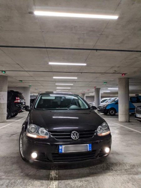 Tirane, shes makine Volkswagen Golf 5 Viti 2006, 5.500 Euro