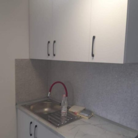 Tirane, shitet garsonier 1+1 Kati 5, 28 m² 50.000 Euro (Brryl Buze unaze)