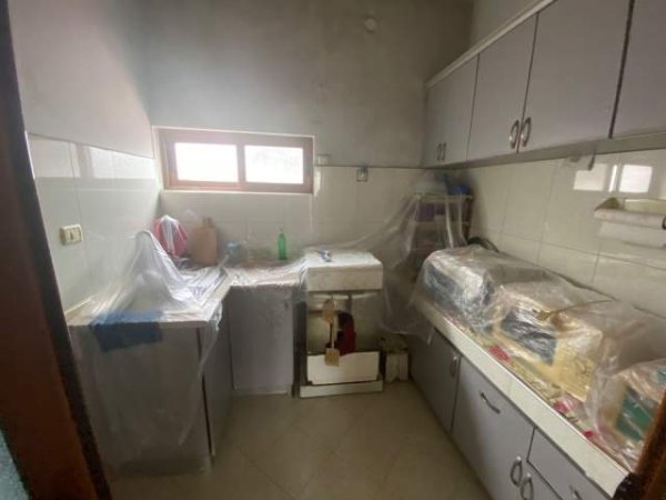 Tirane, shitet shtepi 2 Katshe Kati 1, 200 m² 165.000 Euro (Te treshi , Institut)