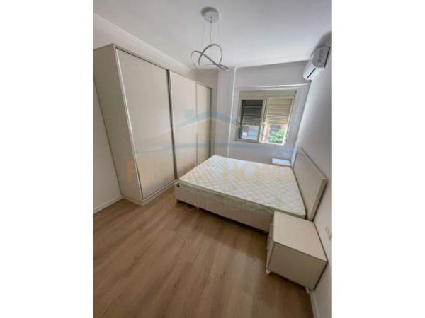 Tirane, jepet me qera apartament 2+1 Kati 1, 94 m² 600 Euro (Komuna e Parisit)