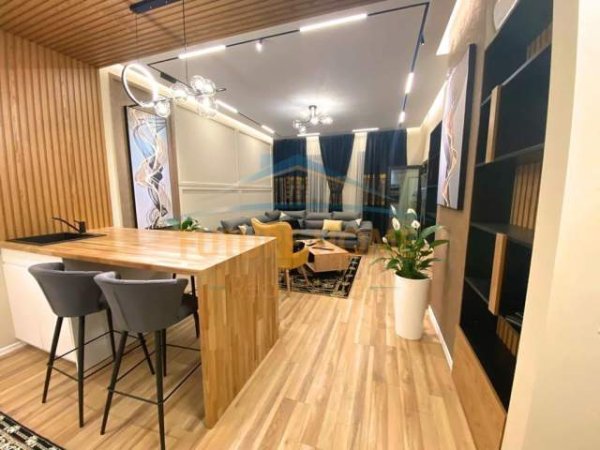 Tirane, jepet me qera apartament 1+1+BLK Kati 5, 70 m² 850 Euro (Rruga e Kavajes)