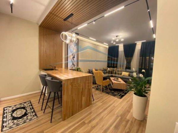 Tirane, jepet me qera apartament 1+1+BLK Kati 5, 70 m² 850 Euro (Rruga e Kavajes)