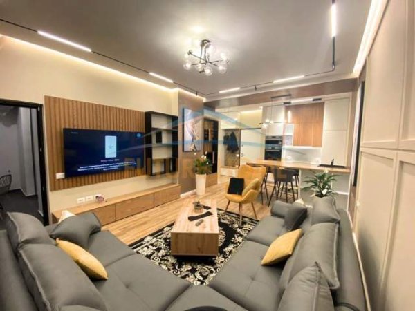 Tirane, jepet me qera apartament 1+1 Kati 5, 70 m² 850 Euro (Rruga e Kavajes)