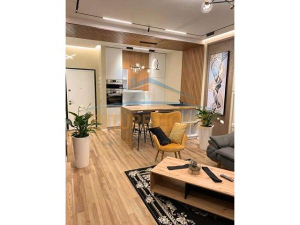 Tirane, jepet me qera apartament 1+1+BLK Kati 5, 70 m² 850 Euro (Rruga e Kavajes)