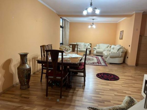 Tirane, jepet me qera apartament 2+1+2  Kati 6, 130 m² 700 Euro tek Rruga e Elbasanit .