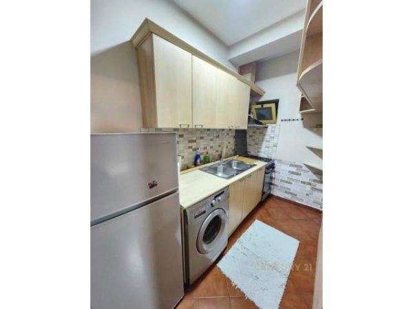 Tirane, jepet me qera apartament 2+1+BLK Kati 7, 500 Euro (Tek Garda ne Zonen e Ish-Bllokut)