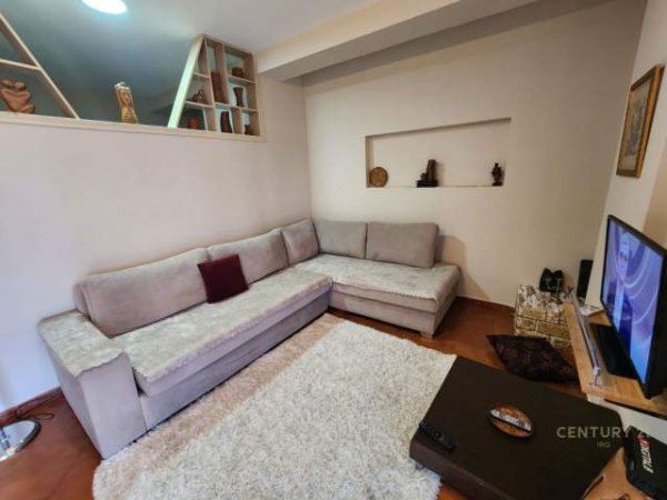 Tirane, jepet me qera apartament 2+1+BLK Kati 7, 500 Euro (Tek Garda ne Zonen e Ish-Bllokut)