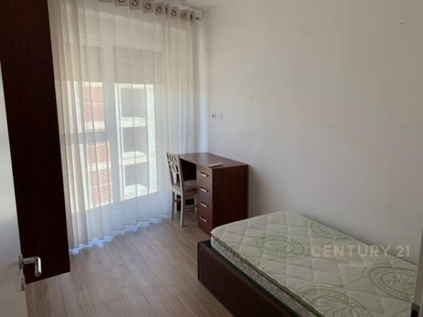Tirane, jepet me qera apartament 2+1 Kati 9, 106 m² 550 Euro (Bulevardi i ri ,Stacjoni i Trenit)