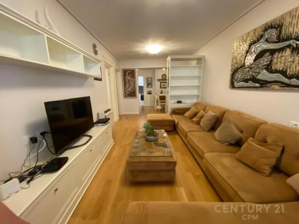 Tirane, jepet me qera apartament 2+1 Kati 2, 90 m² 800 € (Kryqezimi 21)