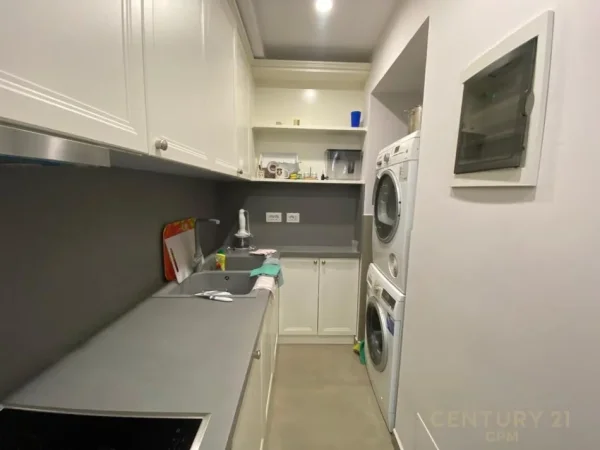 Tirane, jepet me qera apartament 2+1 Kati 2, 90 m² 800 € (Kryqezimi 21)