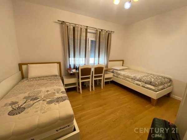 Tirane, jepet me qera apartament 2+1 Kati 2, 90 m² 800 € (Kryqezimi 21)