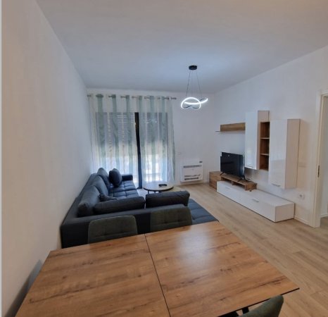 Tirane, jepet me qira apartament 1+1 Kati 4, 70 m²