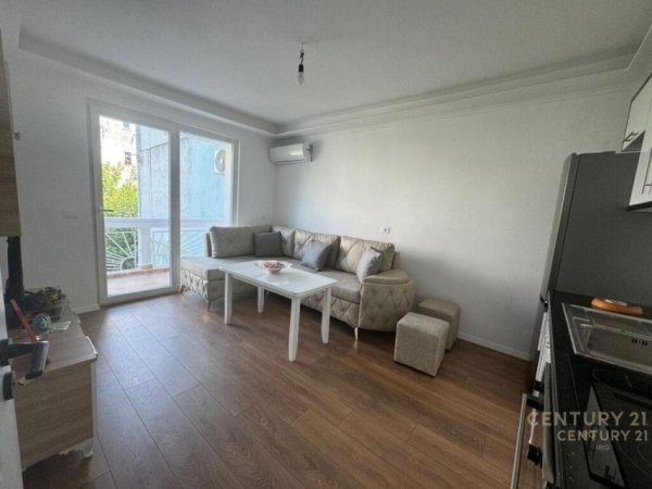 Tirane, jepet me qera apartament 2+1 Kati 3, 120 m² 600 € (Asim vokshi)