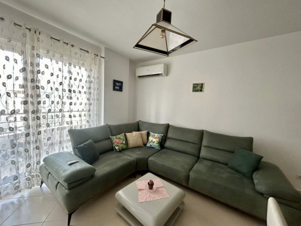 Tirane, jap me qera apartament 2+1+Ballkon Kati 3, 100 m² 500 € (Rr.Dajtit-Market Ana)