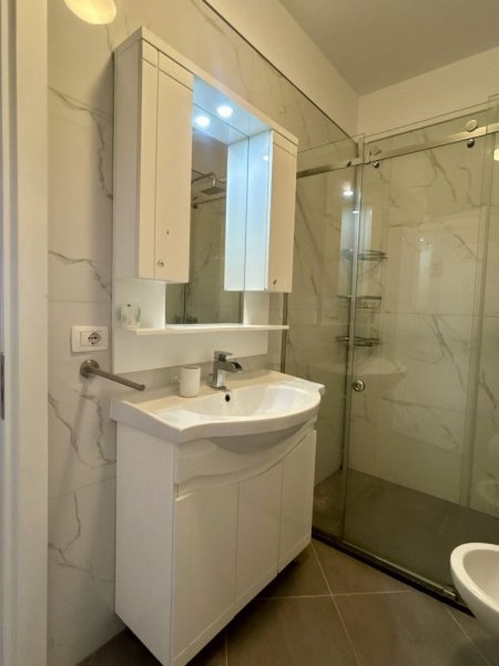 Tirane, jap me qera apartament 2+1+Ballkon Kati 3, 100 m² 500 € (Rr.Dajtit-Market Ana)