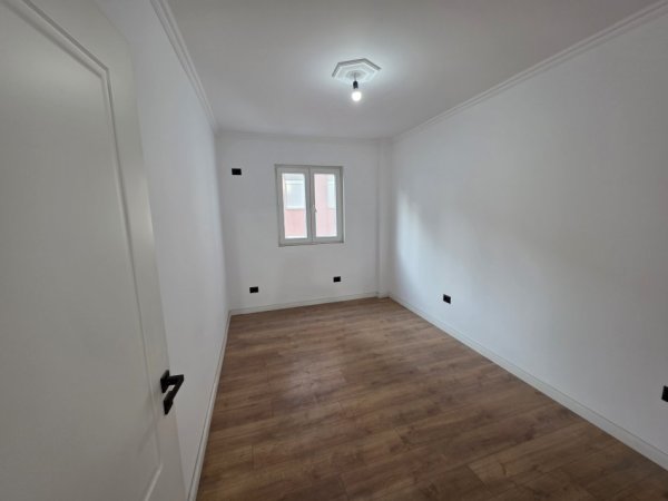 Tirane, shitet apartament 2+1+Ballkon Kati 3, 101 m² 155.000 € (Rruga Ndre Mjeda ish-parku)