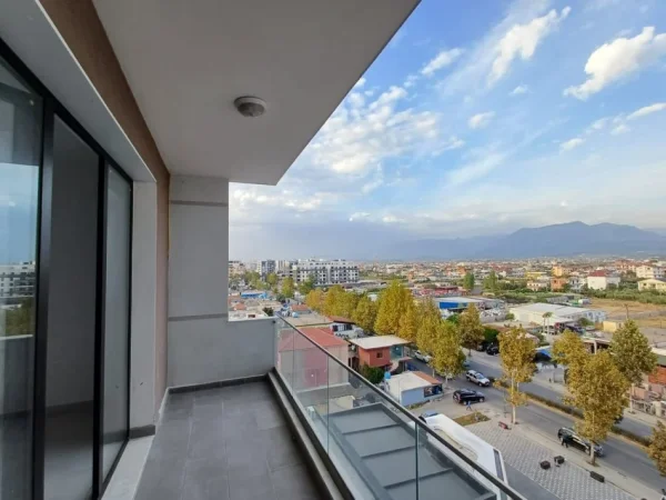 Tirane, jepet me qera apartament 2+1+Ballkon Kati 6, 109 m² 400 € (Rruga bulevardi blu)