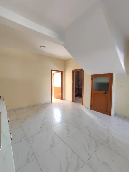 Tirane, jepet me qera apartament 1+1 Kati 0, 50 m² 300 € 