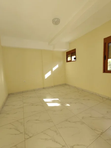 Tirane, jepet me qera apartament 1+1 Kati 0, 50 m² 300 € 