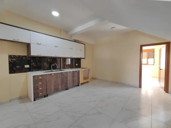 Tirane, jepet me qera apartament 1+1 Kati 0, 50 m² 300 € 