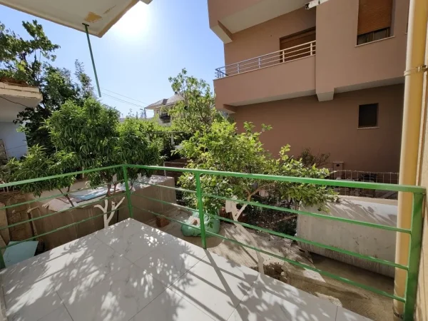 Tirane, jepet me qera apartament 1+1 Kati 0, 50 m² 300 € 