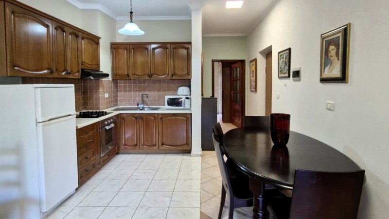 Golem, shitet apartament 2+1+Aneks+Ballkon Kati 1, 95.000 € Te Majemi.