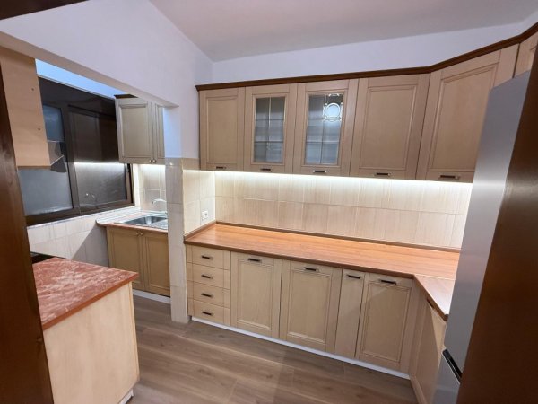 Tirane, shitet apartament 2+1 Kati 1, 75 m² 185.000 € (Rruga e kavajes)