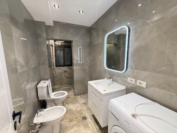 Tirane, shitet apartament 2+1 Kati 1, 75 m² 185.000 € (Rruga e kavajes)
