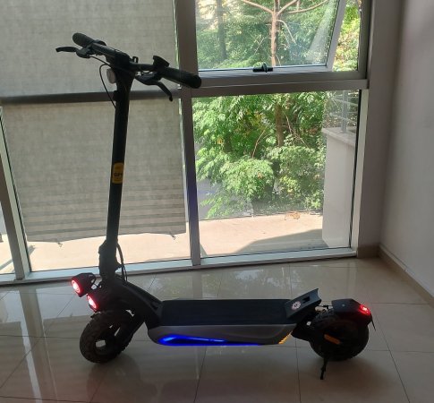 Vlore, shes Scooter E-Scooter. Skuter Electric viti 2025 , gri e erret 520 €