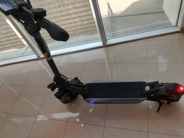 Vlore, shes Scooter E-Scooter. Skuter Electric viti 2025 , gri e erret 520 €