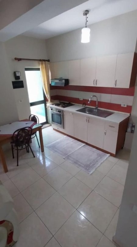 Tirane, jap me qera apartament 1+1 Kati 2, 70 m² 350 € (Afer Kristal Center)
