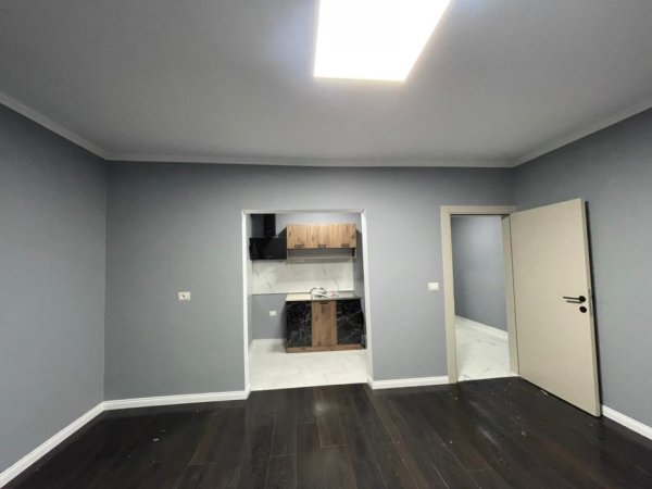 Tirane, jepet me qera apartament 1+1 Kati 1, 64 m² 380 € (Laprake)