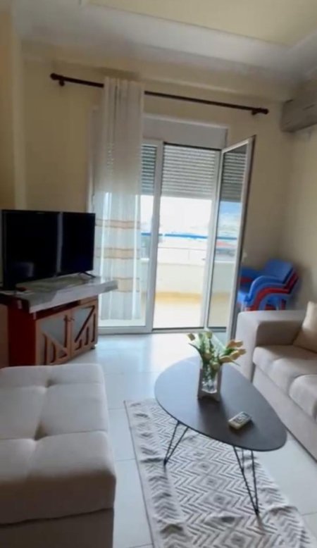 Vlore, jepet me qera apartament 1+1 Kati 11, 350 € 