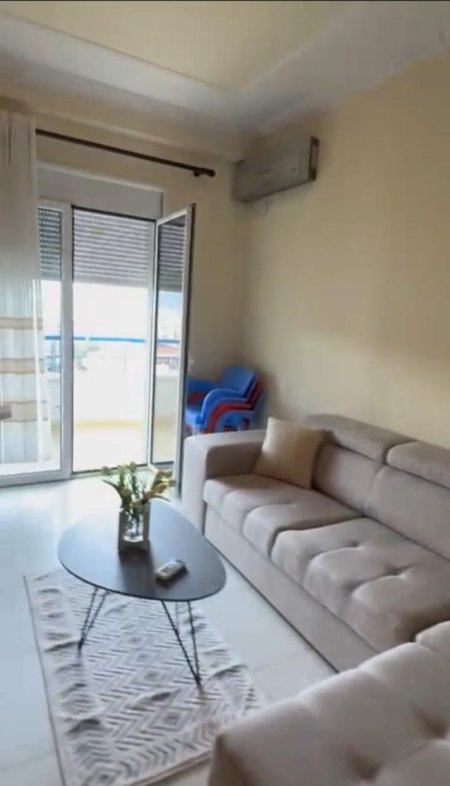 Vlore, jepet me qera apartament 1+1 Kati 11, 350 € 