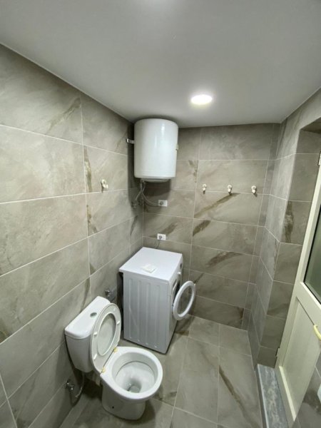 Tirane, jepet me qera garsonier 1+1 Kati 1, 20 m² 200 € (Sauk)