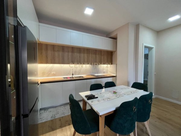 Tirane, shitet apartament 2+1+Aneks+Ballkon Kati 2, 108 m² 275.000 € (Liqeni i thate)