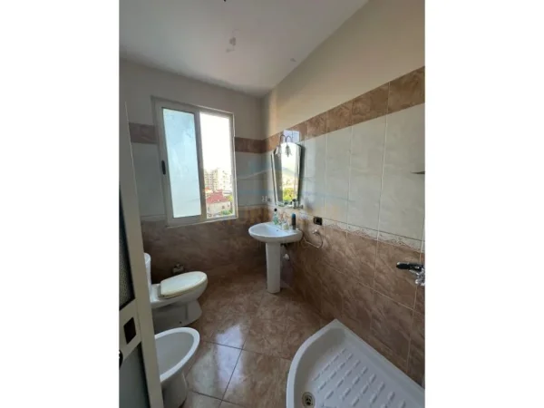 Elbasan, shitet apartament 2+1 Kati 5, 110.000 € 