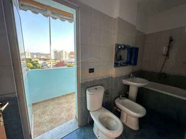 Elbasan, shitet apartament 2+1 Kati 5, 110.000 € 