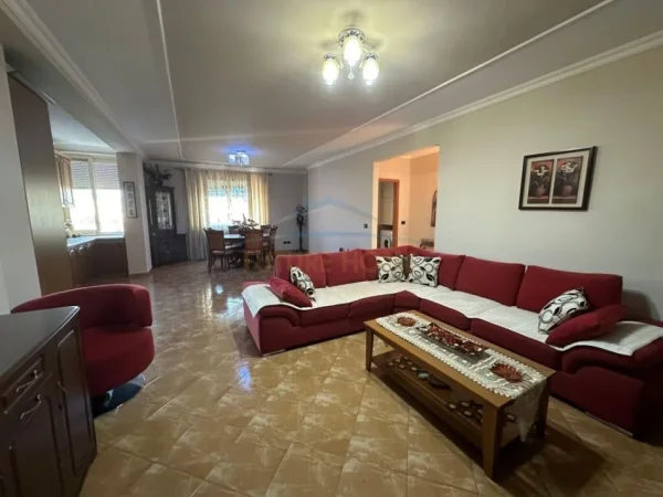 Elbasan, shitet apartament 2+1 Kati 5, 110.000 € 
