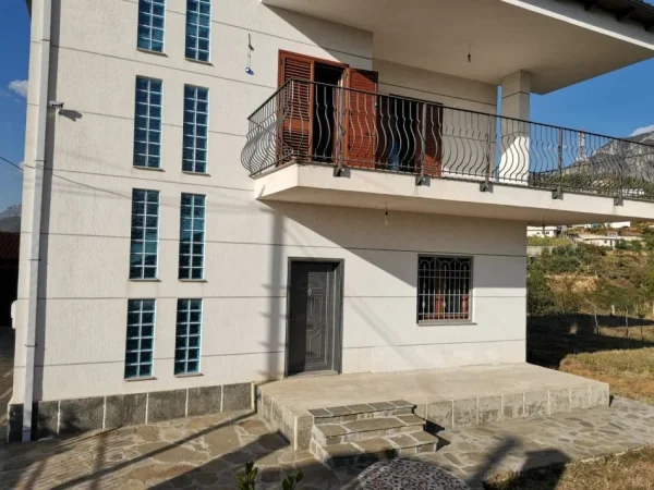 Tirane, shitet Vile 3+1+Ballkon Kati 2, 251 m² 250.000 € (Rruga Myslym Keta Kafe Rremes)