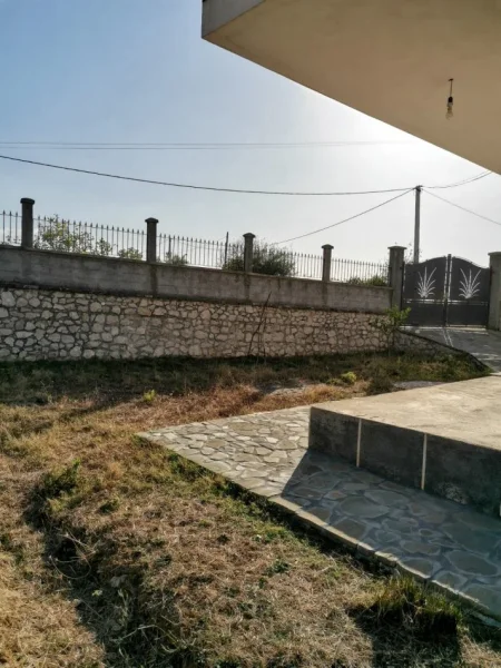 Tirane, shitet Vile 3+1+Ballkon Kati 2, 251 m² 250.000 € (Rruga Myslym Keta Kafe Rremes)